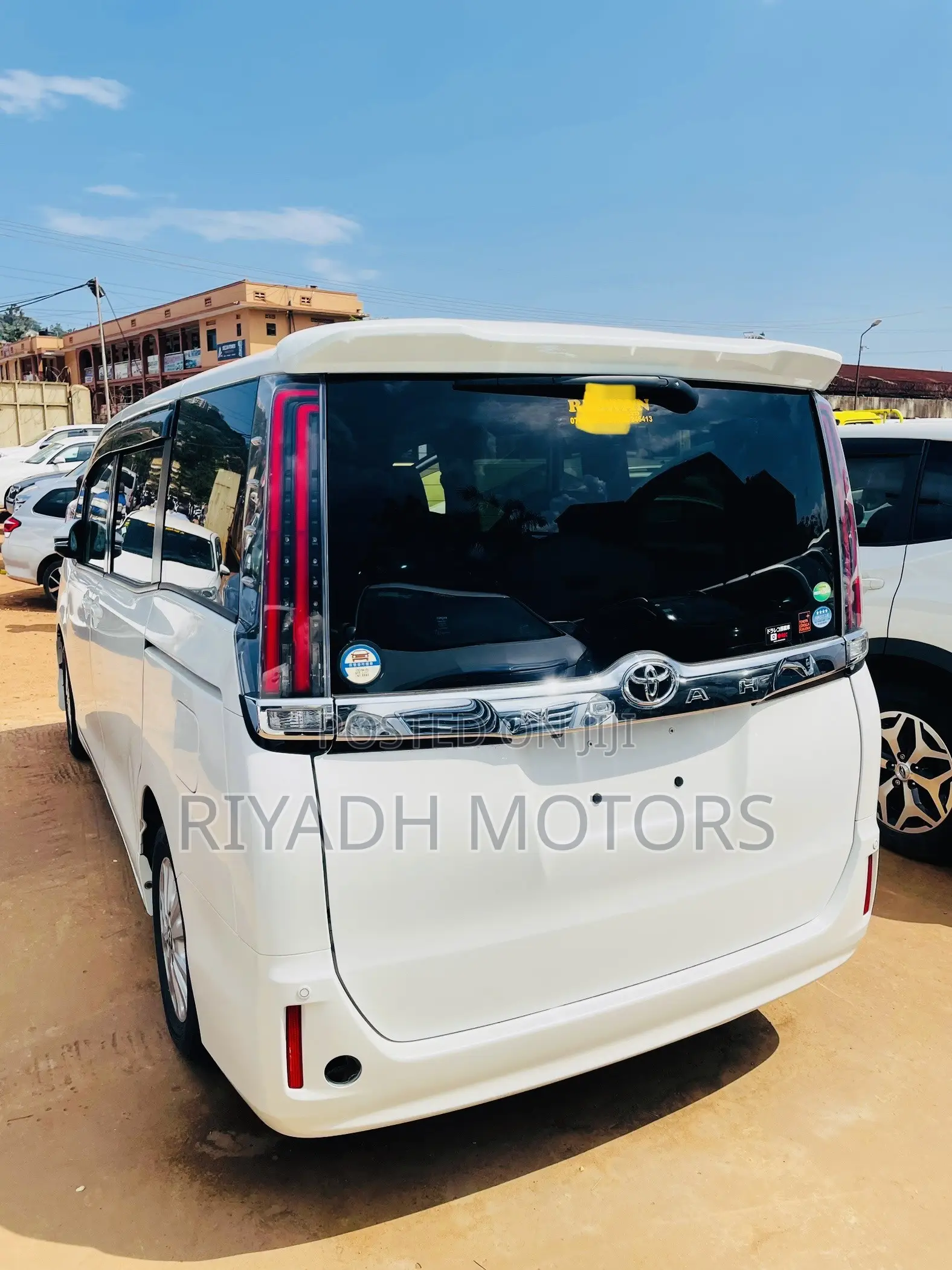 Toyota Noah 2.0 FWD (8 Seater) 2017 White