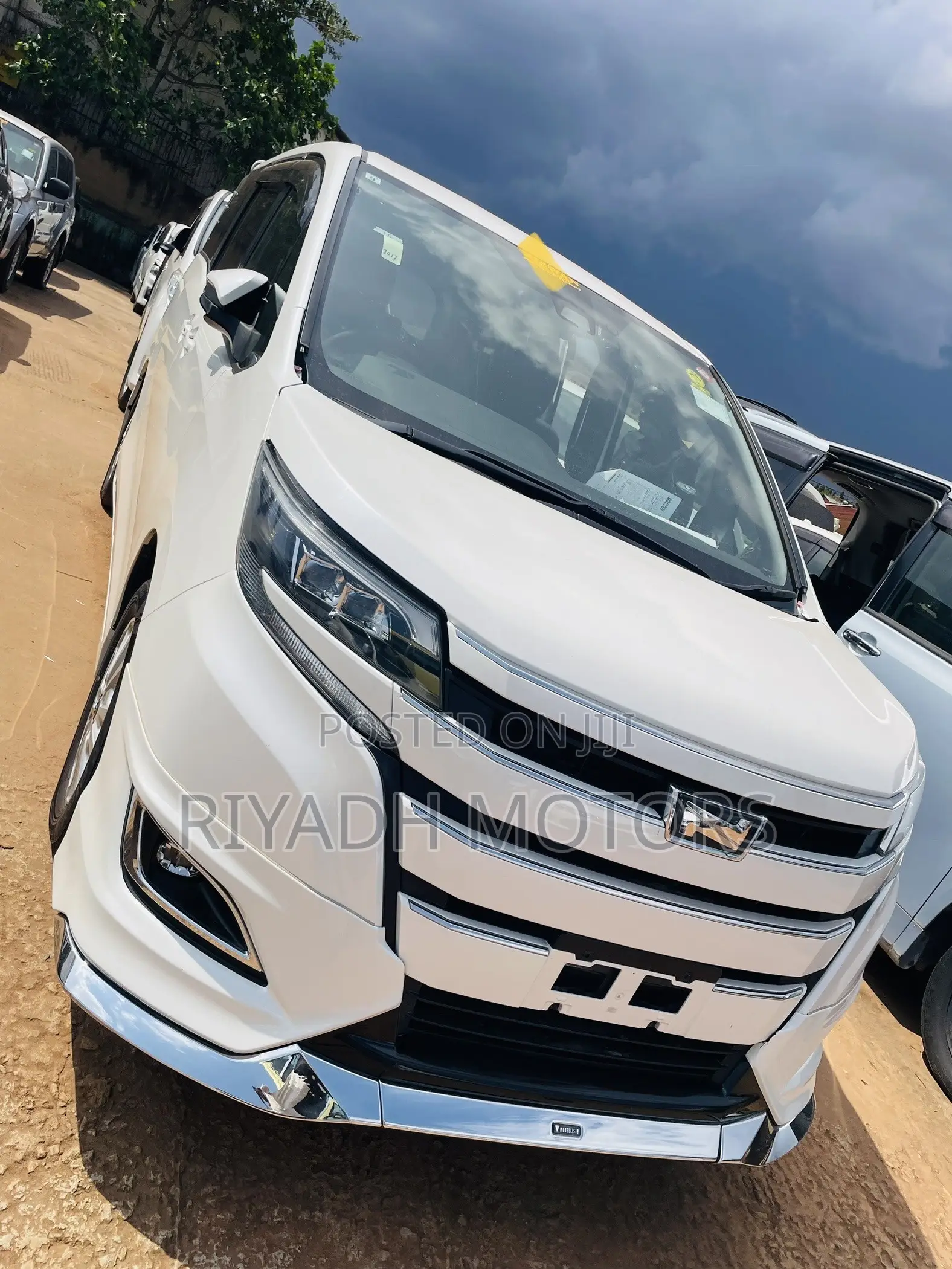 Toyota Noah 2.0 FWD (8 Seater) 2017 White