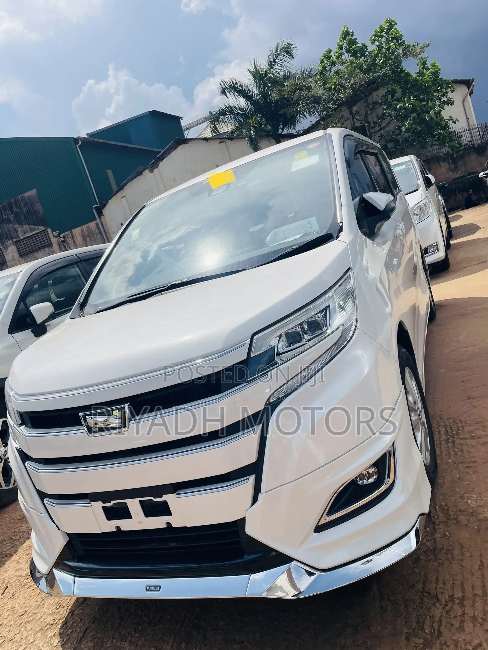 Toyota Noah 2.0 FWD (8 Seater) 2017 White