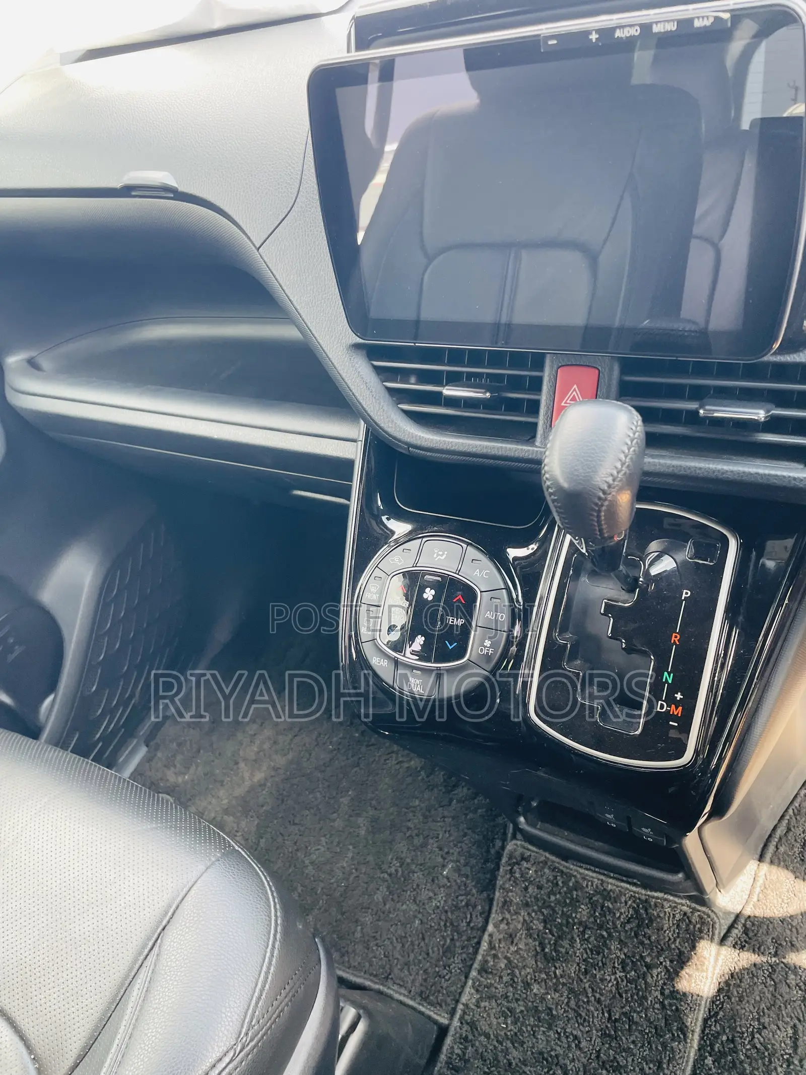 Toyota Noah 2.0 FWD (8 Seater) 2017 White