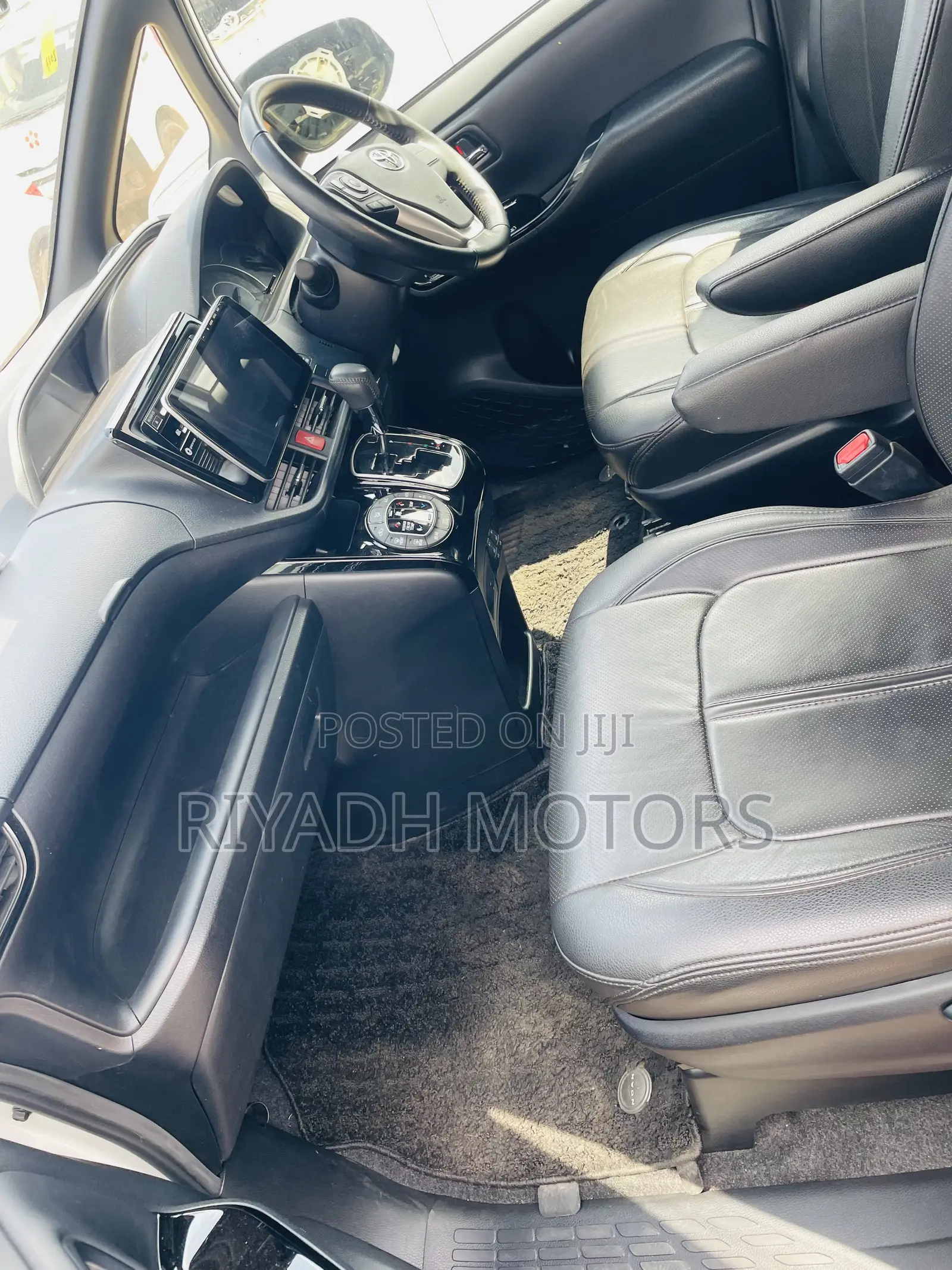 Toyota Noah 2.0 FWD (8 Seater) 2017 White