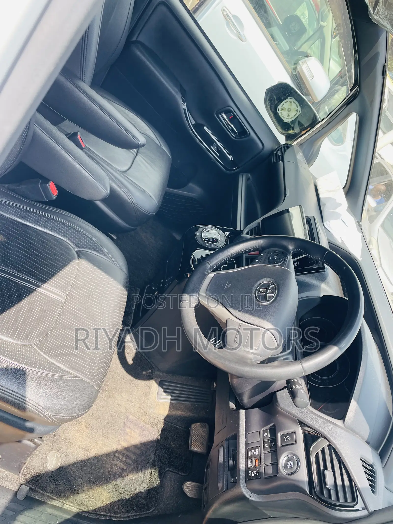 Toyota Noah 2.0 FWD (8 Seater) 2017 White
