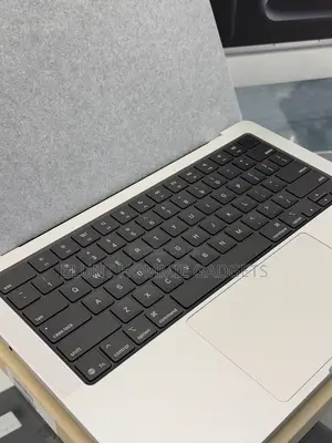 New Laptop Apple MacBook Pro 2025 M5 16GB Apple M5 HDD+SSD 512GB