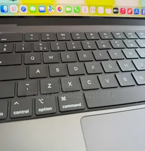 Laptop Apple MacBook Pro 2025 M5 16GB Apple M5 HDD+SSD 256GB