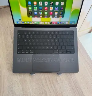 Laptop Apple MacBook Pro 2025 M5 16GB Apple M5 HDD+SSD 256GB