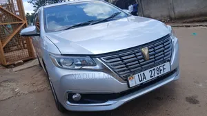 Toyota Premio 2017 Silver