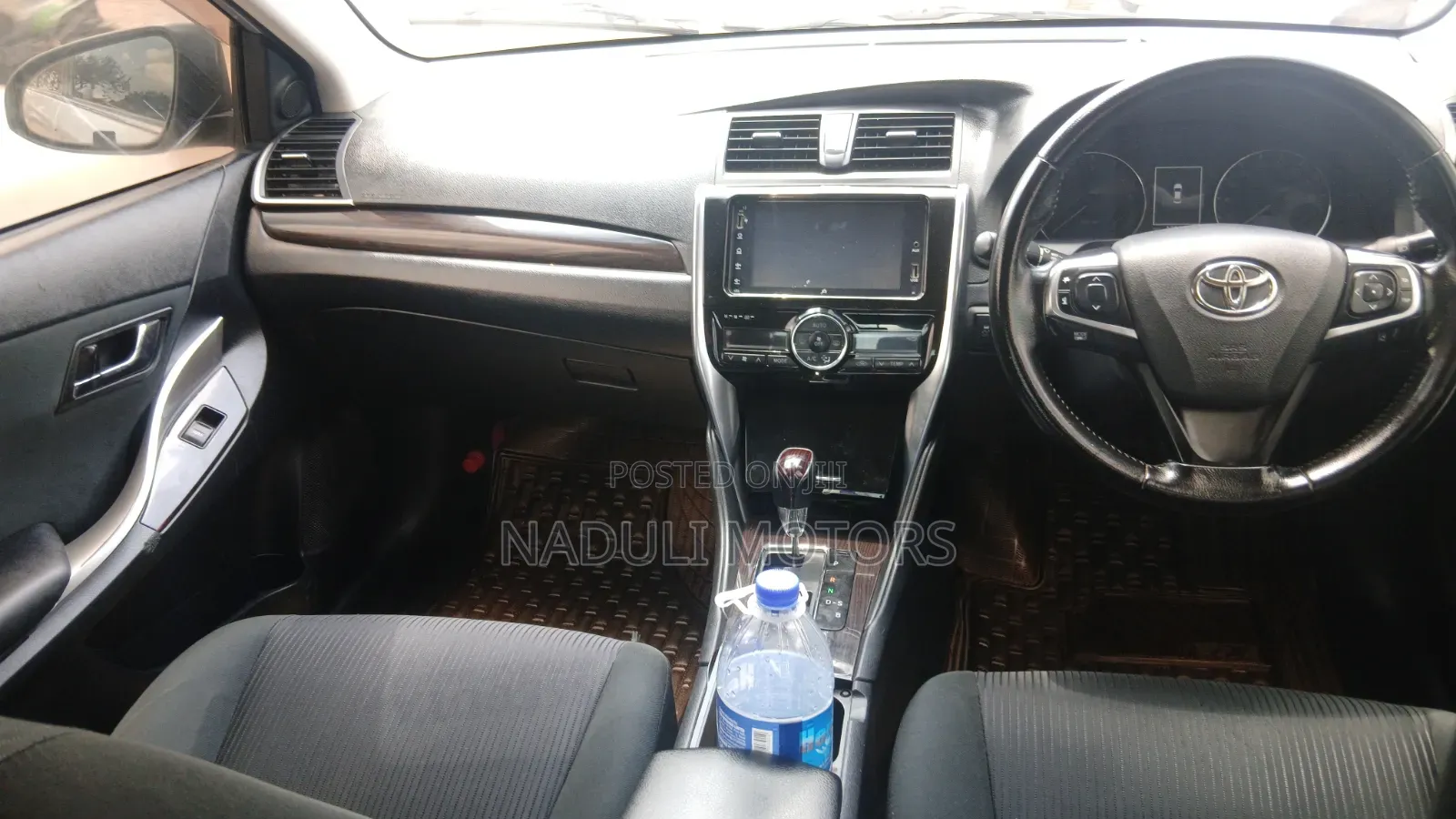 Toyota Premio 2017 Silver