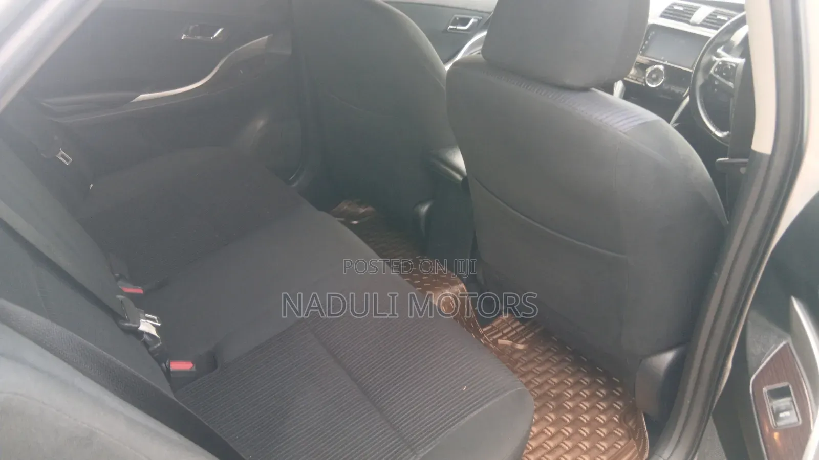 Toyota Premio 2017 Silver