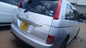 Toyota ISIS 2007 Silver