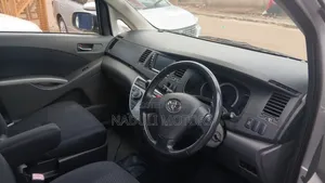 Toyota ISIS 2007 Silver