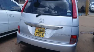 Toyota ISIS 2007 Silver