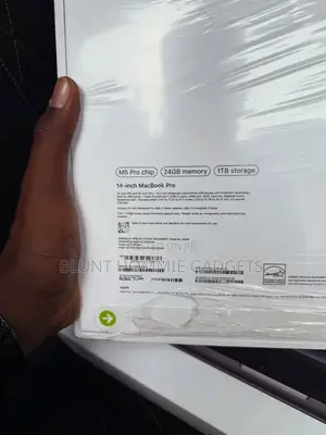 New Laptop Apple MacBook Pro 2025 M5 36GB Apple M5 HDD+SSD 1T