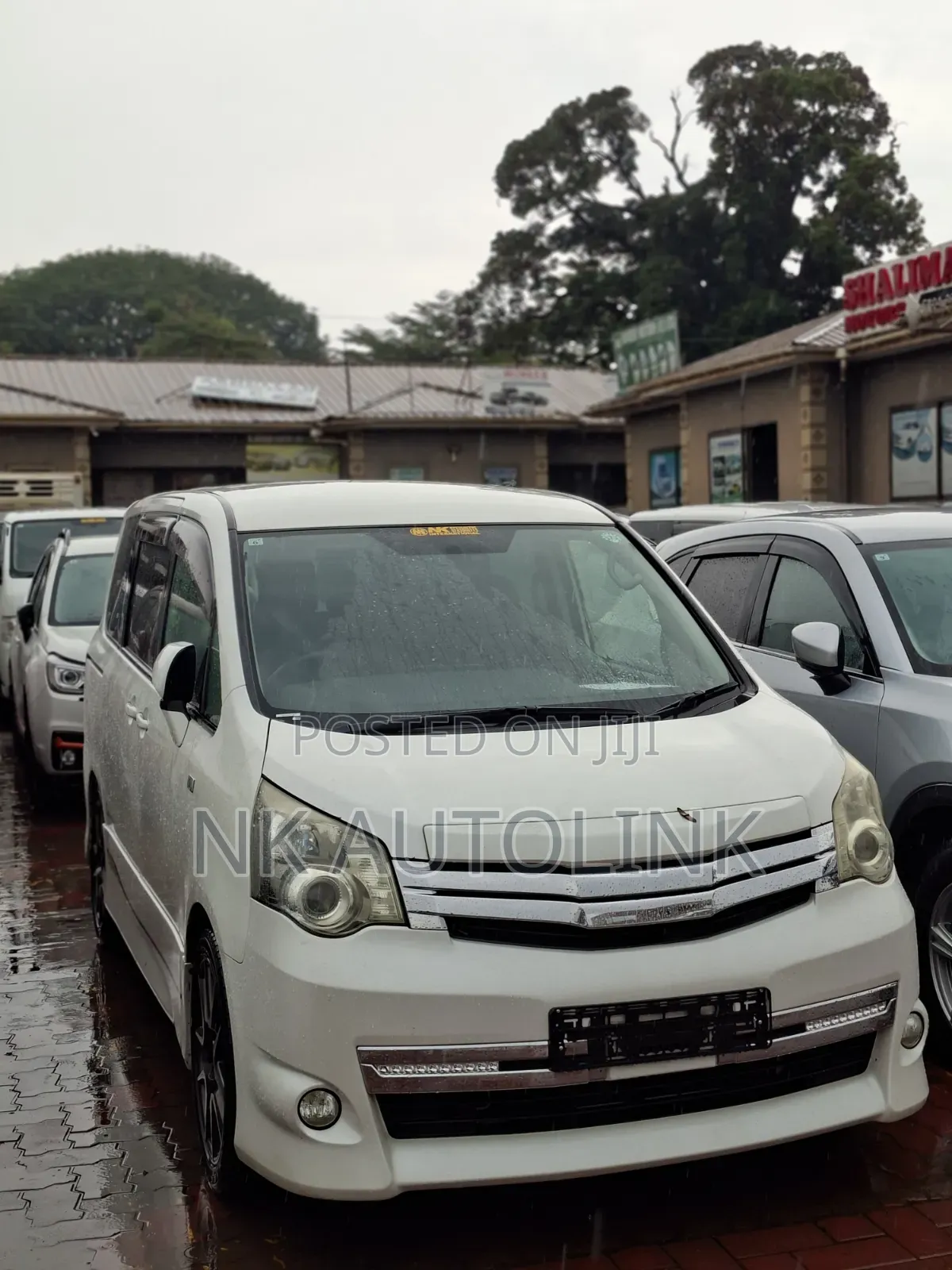 Toyota Noah 2012 White