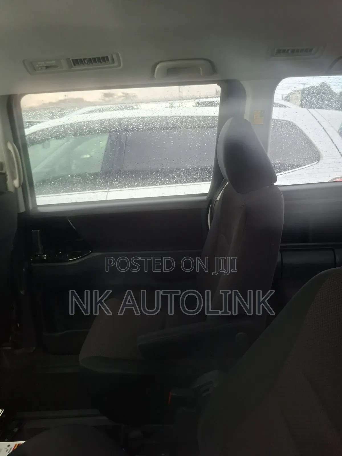 Toyota Noah 2012 White