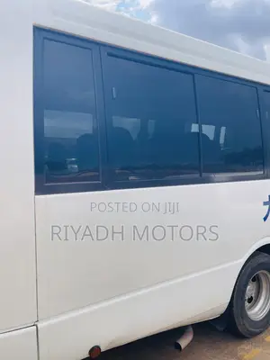 Mitsubishi Fuso Rosa 2017 White