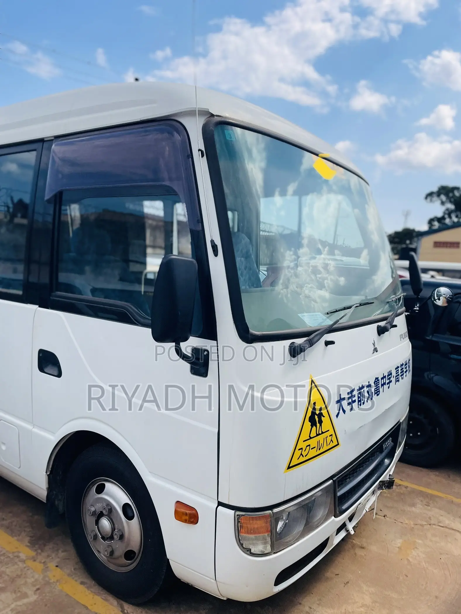 Mitsubishi Fuso Rosa 2017 White