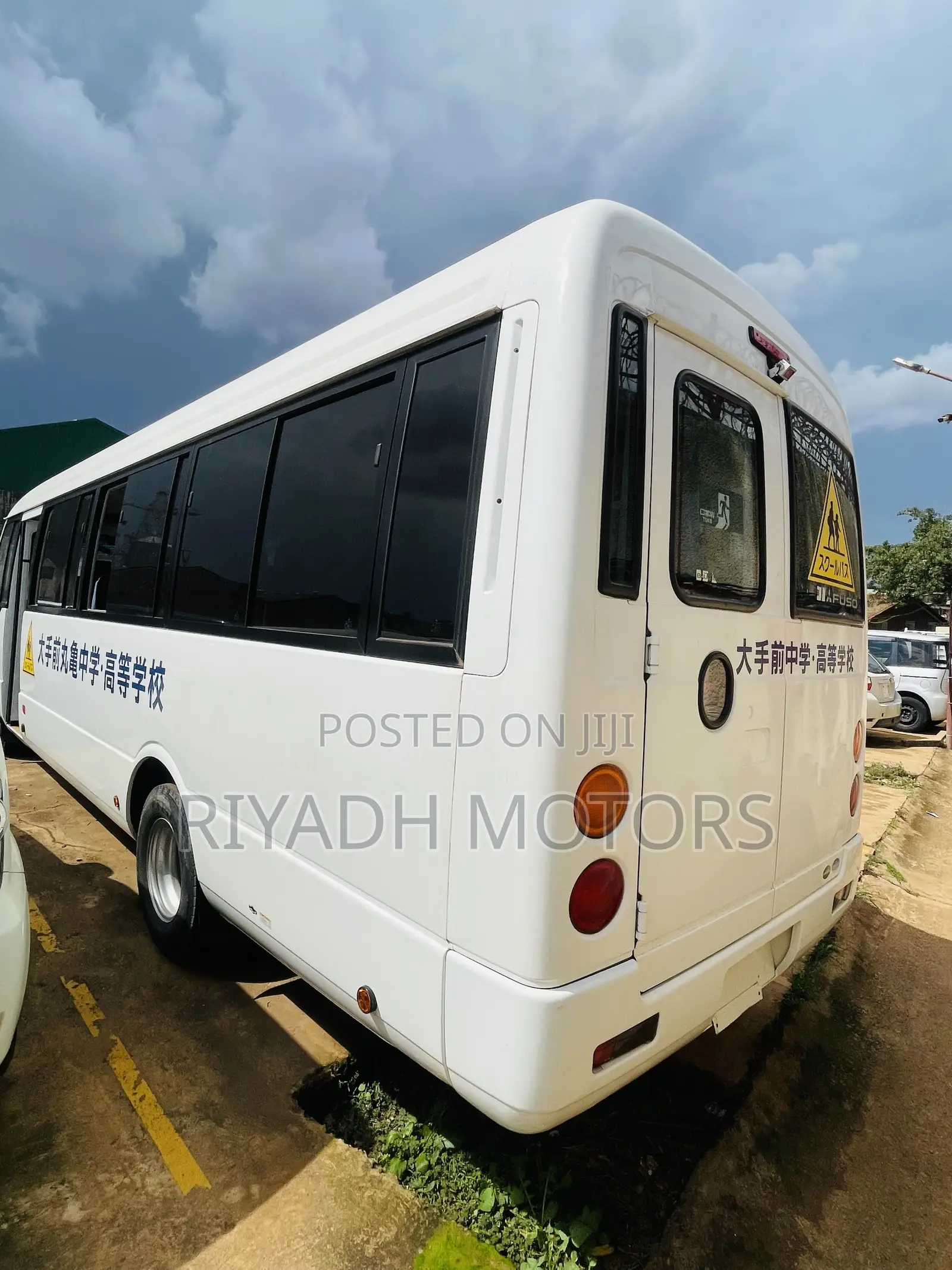 Mitsubishi Fuso Rosa 2017 White
