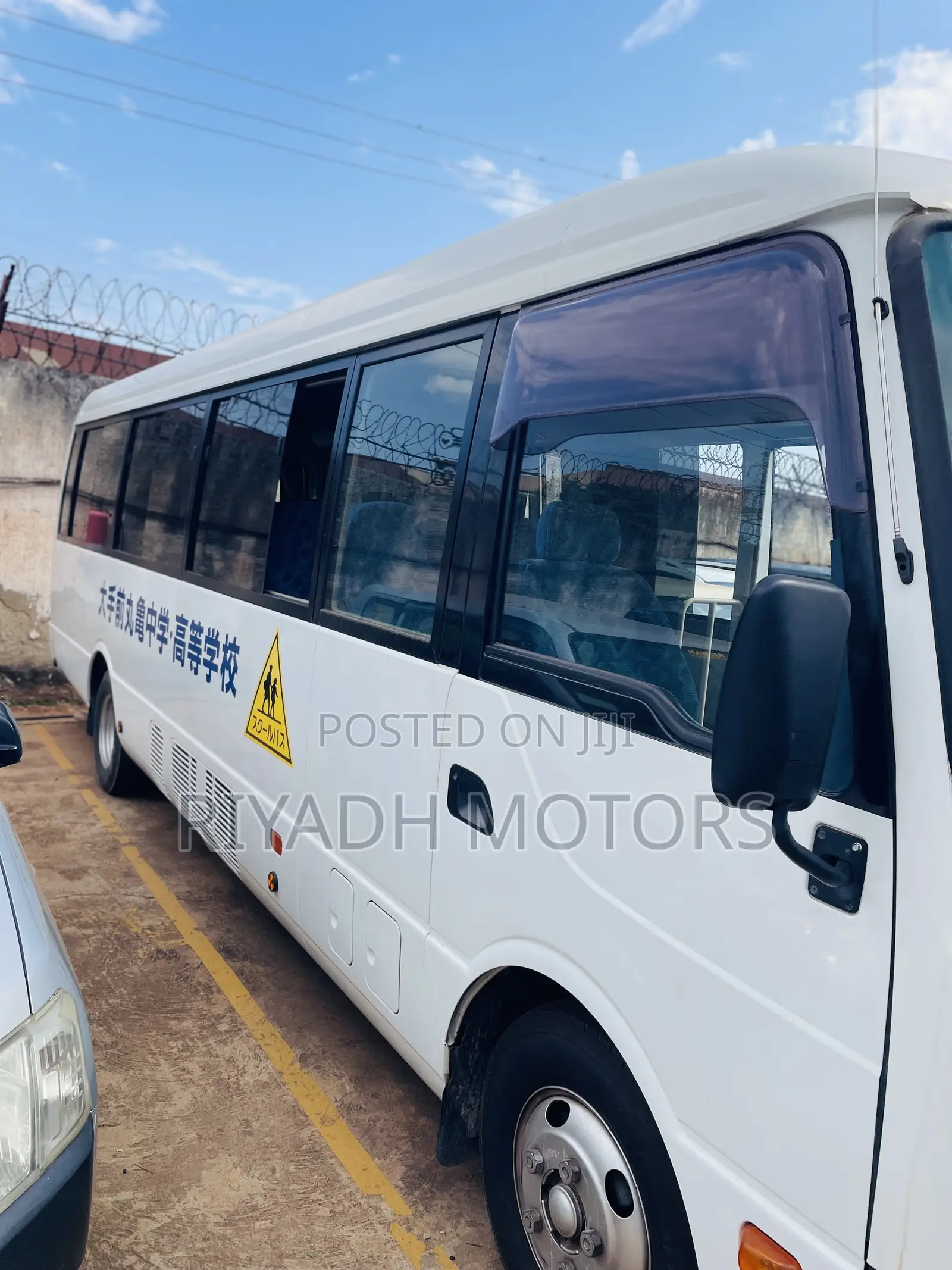 Mitsubishi Fuso Rosa 2017 White