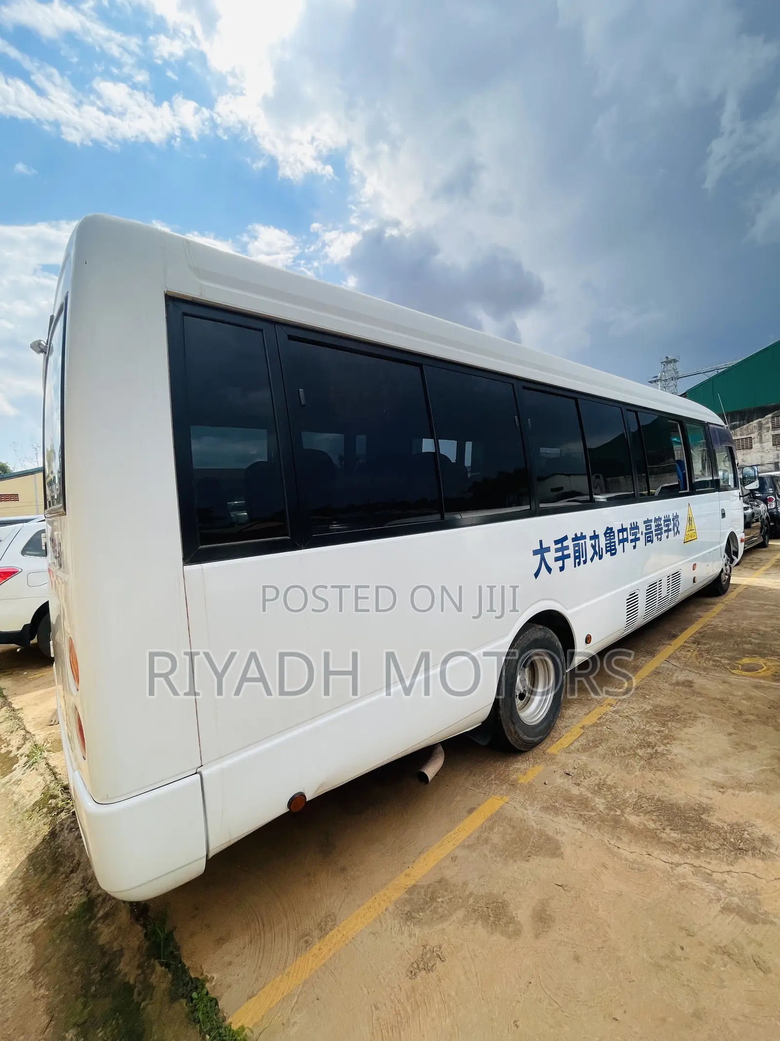 Mitsubishi Fuso Rosa 2017 White