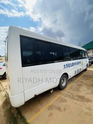 Mitsubishi Fuso Rosa 2017 White