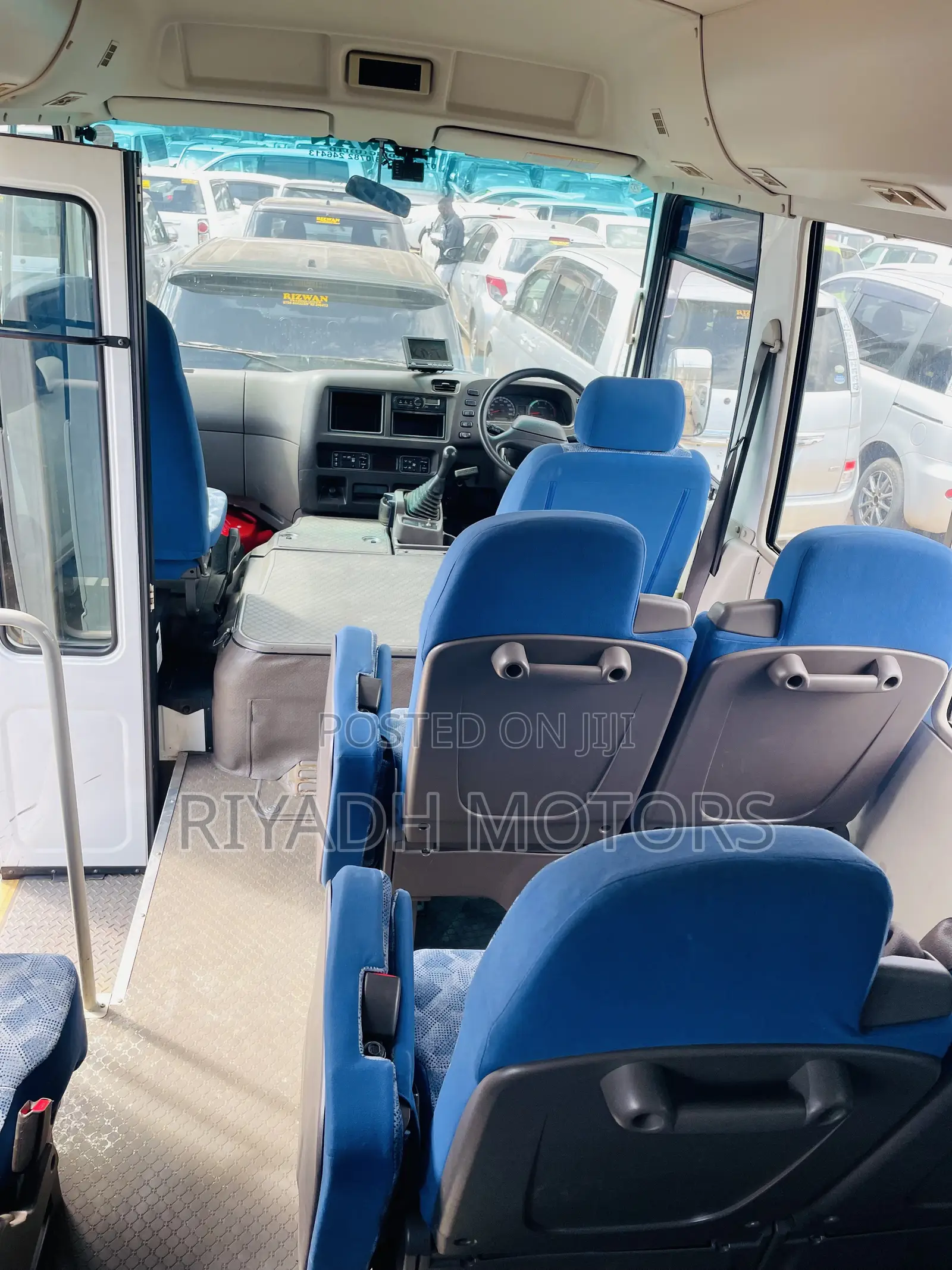 Mitsubishi Fuso Rosa 2017 White