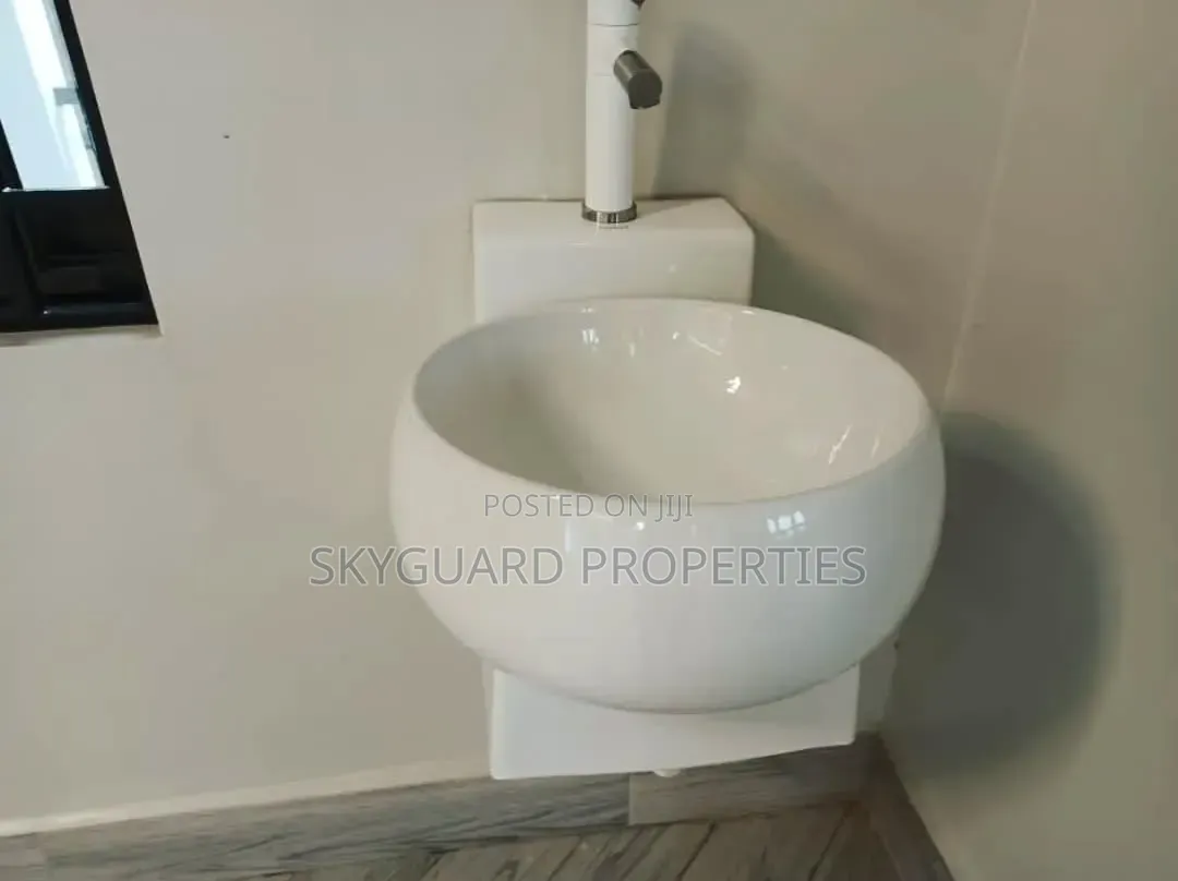 6bdrm Mansion in Lubowa, Central Division for rent