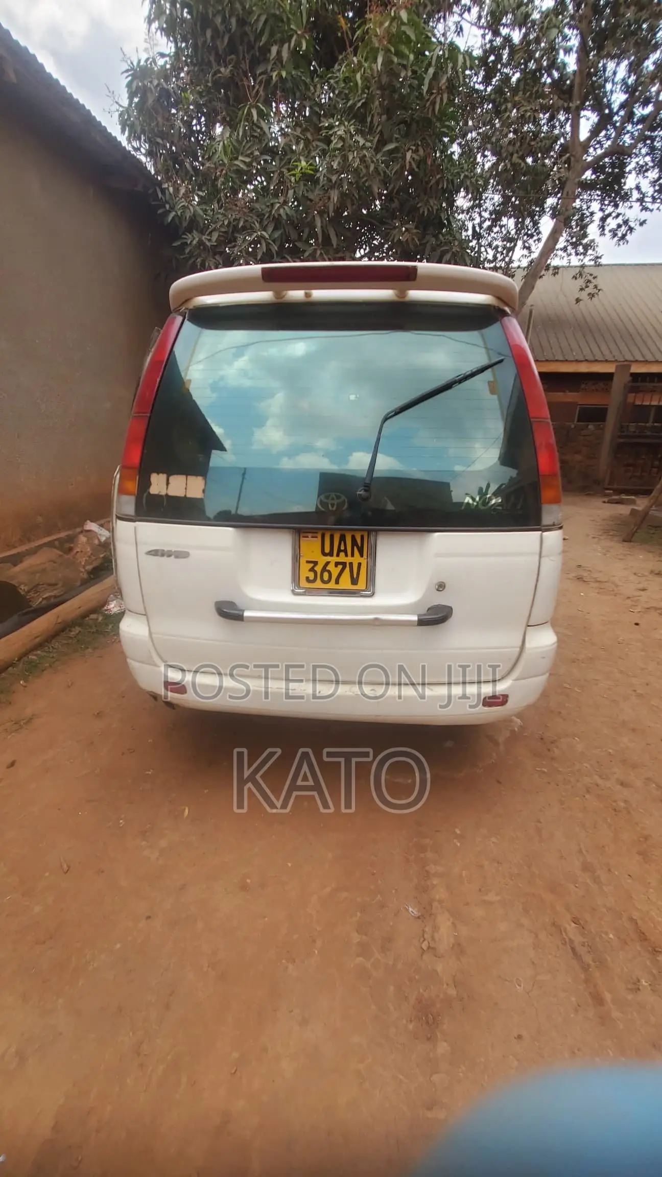 Toyota Noah 2001 White