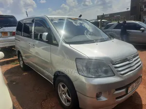 Toyota Noah 2005 Silver