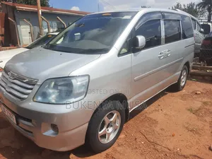Toyota Noah 2005 Silver