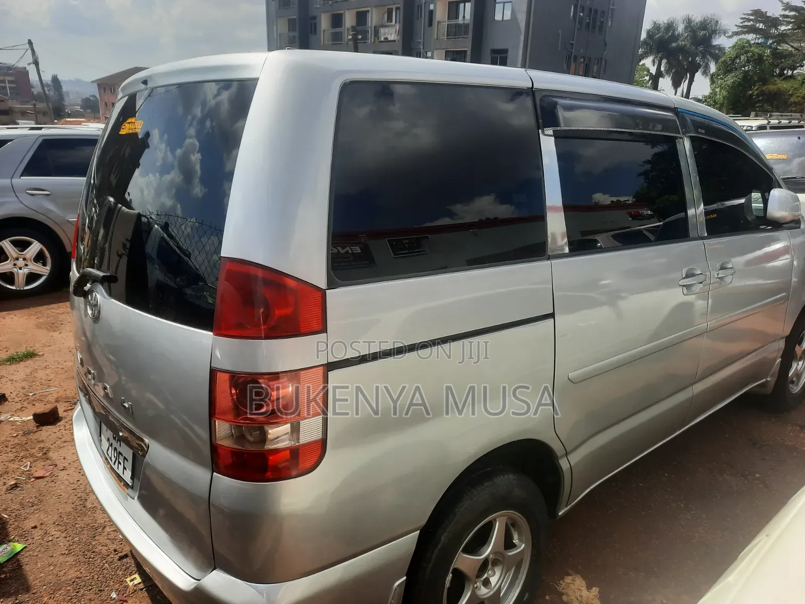 Toyota Noah 2005 Silver