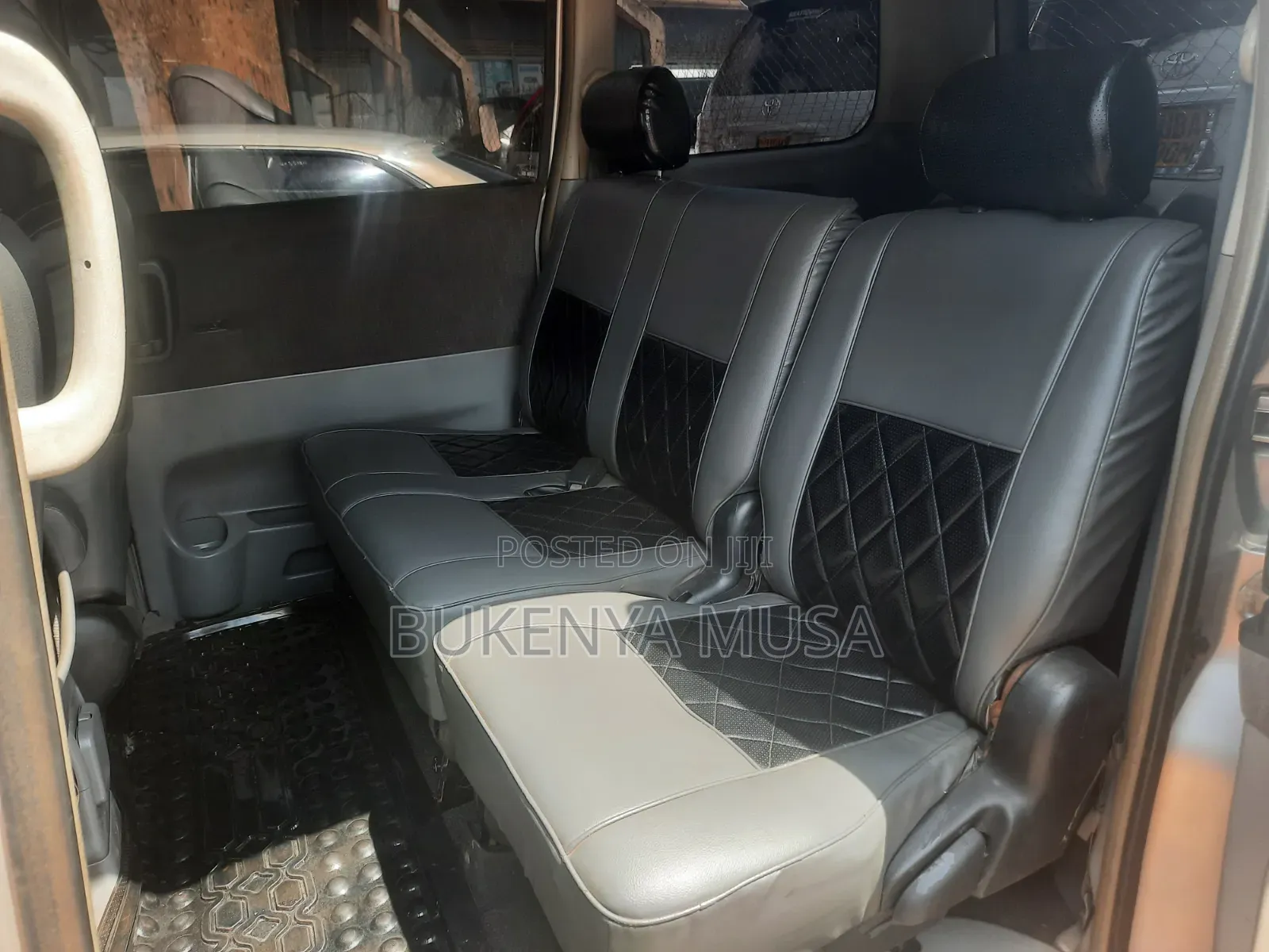 Toyota Noah 2005 Silver