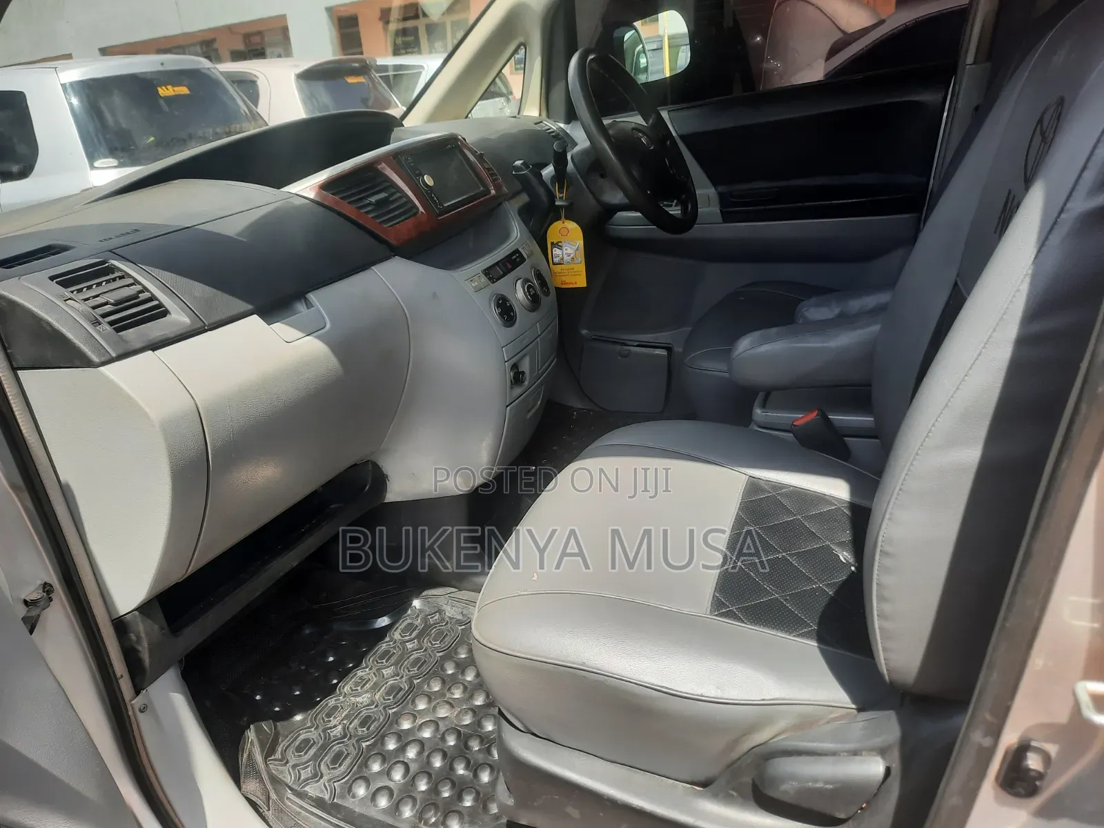 Toyota Noah 2005 Silver