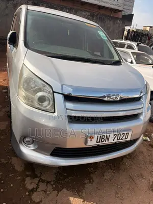 Toyota Noah 2009 Silver