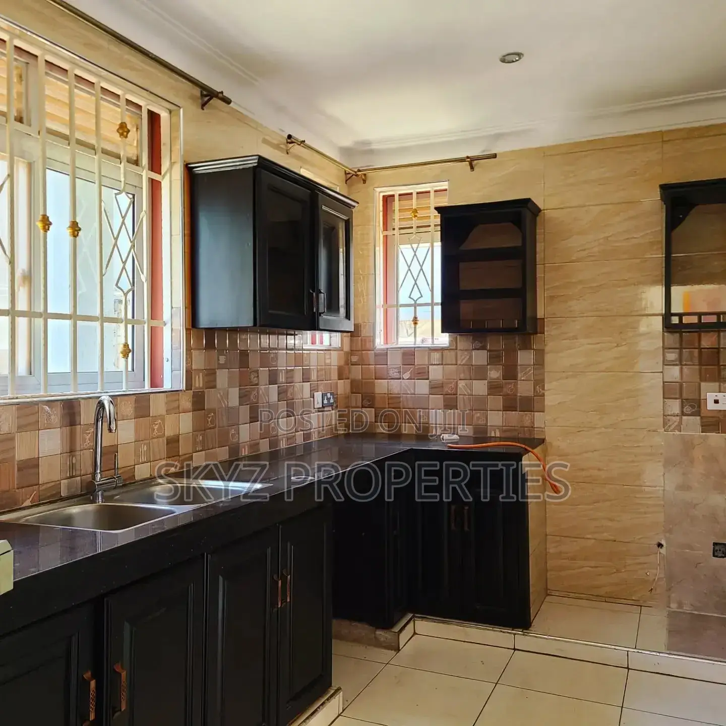 4bdrm Villa in Muyenga, Central Division for rent