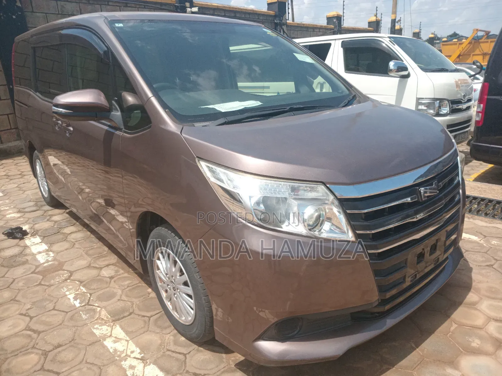 Toyota Noah 2014 Brown