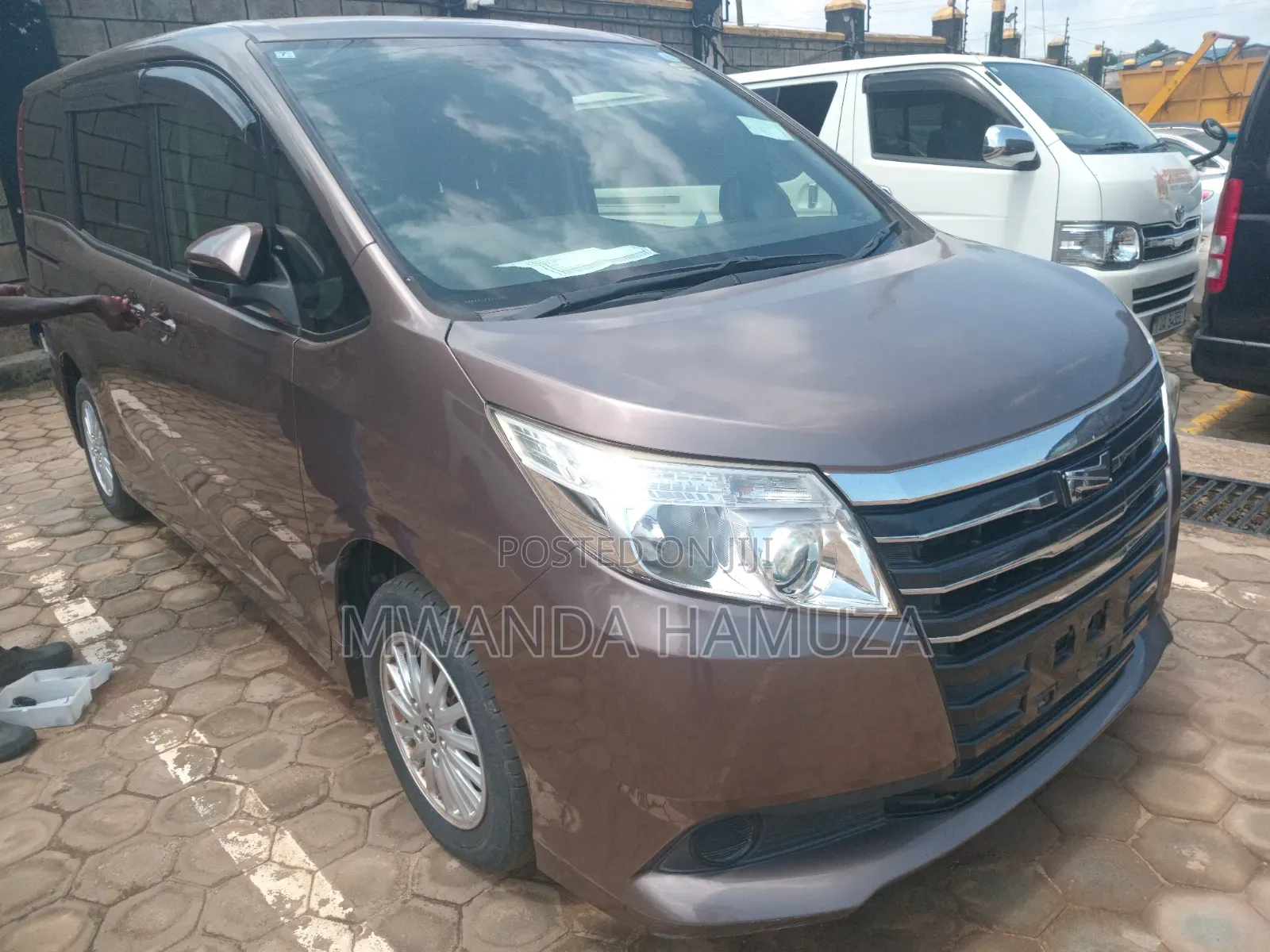 Toyota Noah 2014 Brown