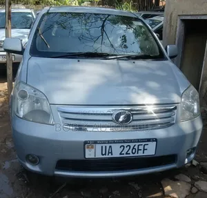 Toyota Raum 2008 Silver