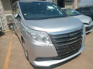Toyota Noah 2015 Silver