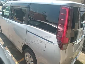 Toyota Noah 2015 Silver