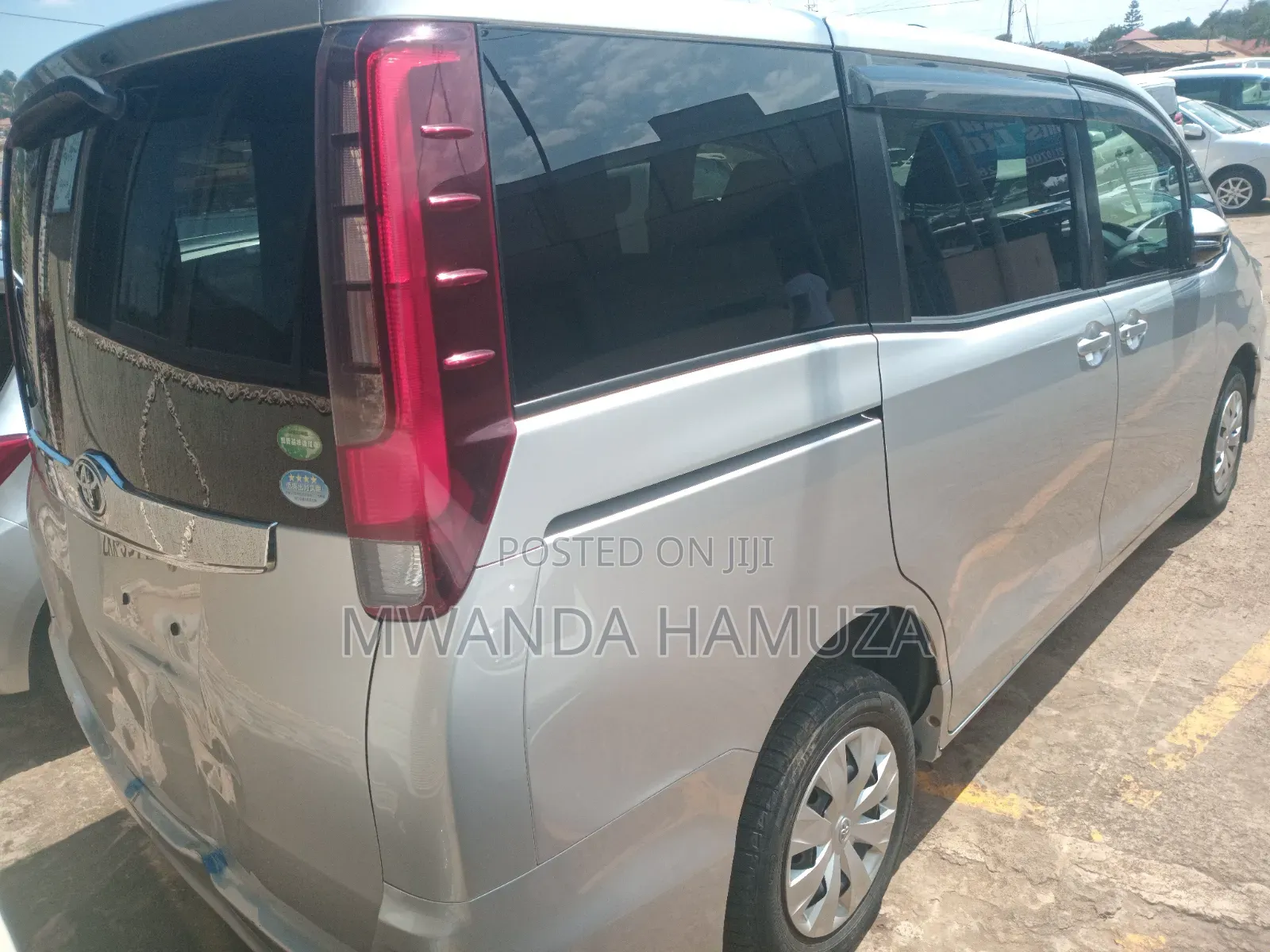 Toyota Noah 2015 Silver