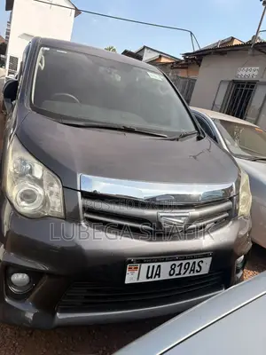 Toyota Noah 2012 Gray