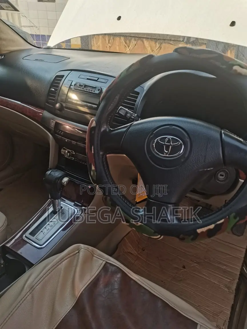 Toyota Noah 2012 Gray
