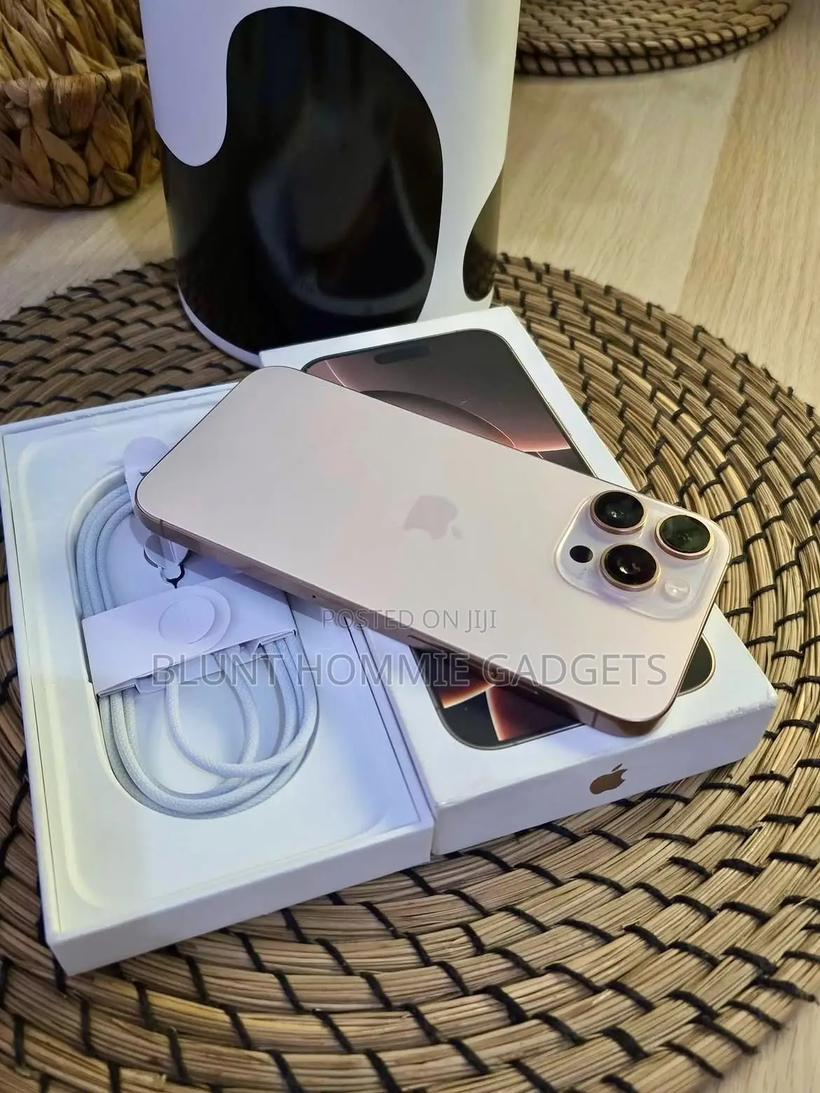 New Apple iPhone 16 Pro Max 256 GB Gold