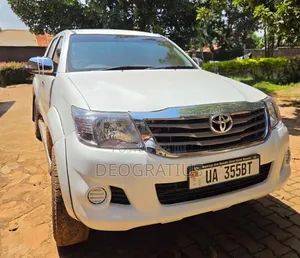 Toyota Hilux 2011 White