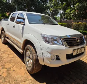 Toyota Hilux 2011 White