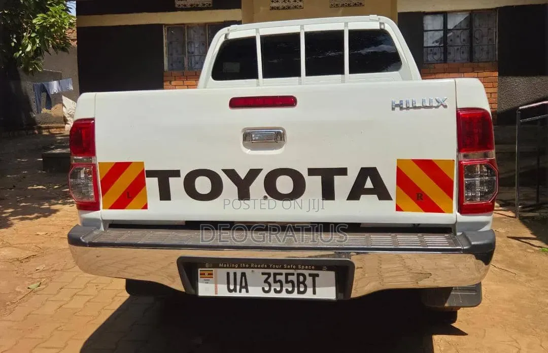 Toyota Hilux 2011 White