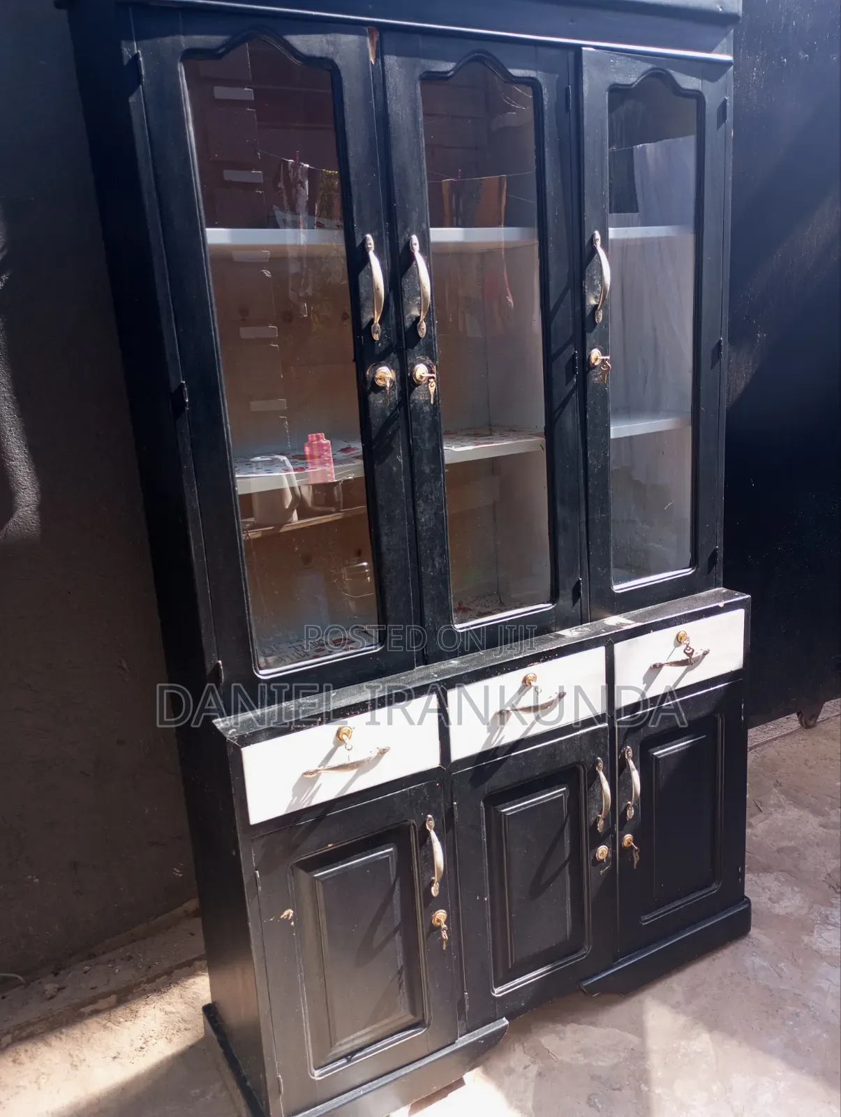 Side Board