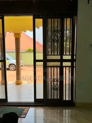 6bdrm Bungalow in Bweya, Ssabagabo-Makindye for sale