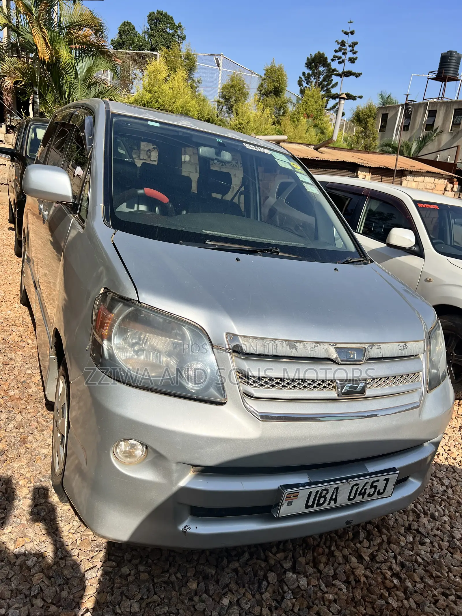 Toyota Noah 2.0 FWD (8 Seater) 2006 Silver