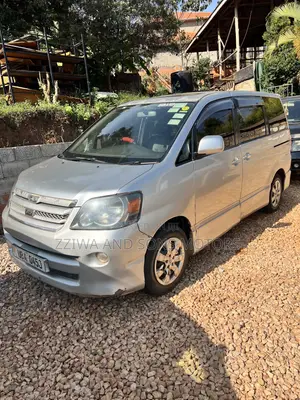 Toyota Noah 2.0 FWD (8 Seater) 2006 Silver